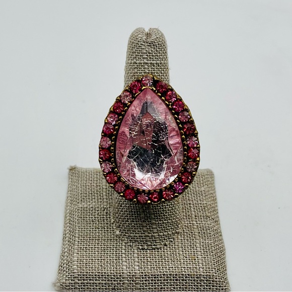 Vintage Stretch Pink Lucite Teardrop Ring in Rhinestone Halo Setting Bling - Picture 2 of 12